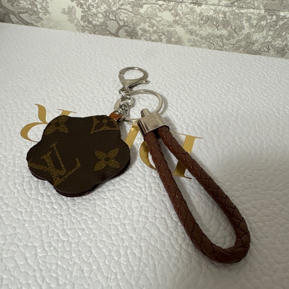 Authentic up-cycled LV mirror keychain/Bagcharm - Picture 1 of 4